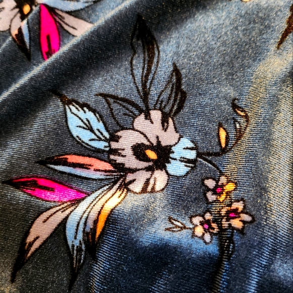 Beautiful 60s/70s Style Floral Dress w/ Flare Sleeves - Picture 6 of 12